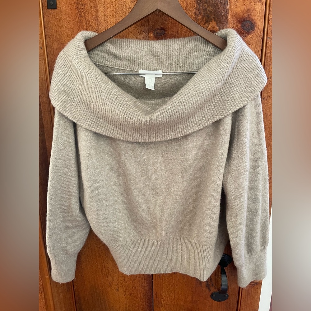 H&M off the shoulder sweater size medium